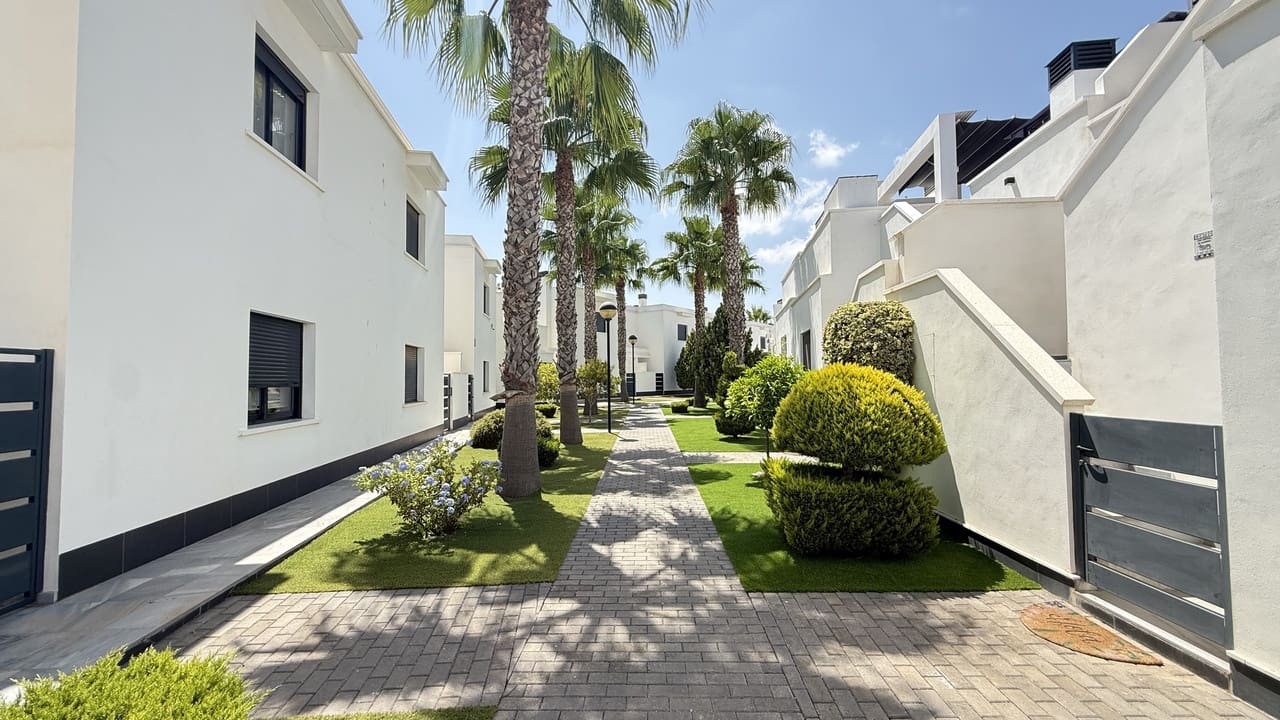 3 quarto Casa em Banda para venda em Cabo Roig com piscina garagem - 395 000 € (Ref: 10023455)