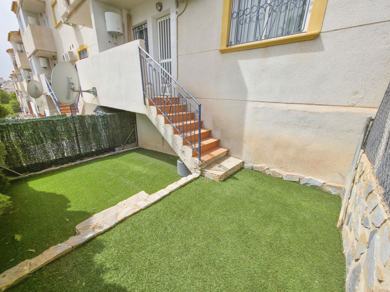 2 soveværelse Lejlighed til salg i Villamartin med swimmingpool - € 134.950 (Ref: 10033201)