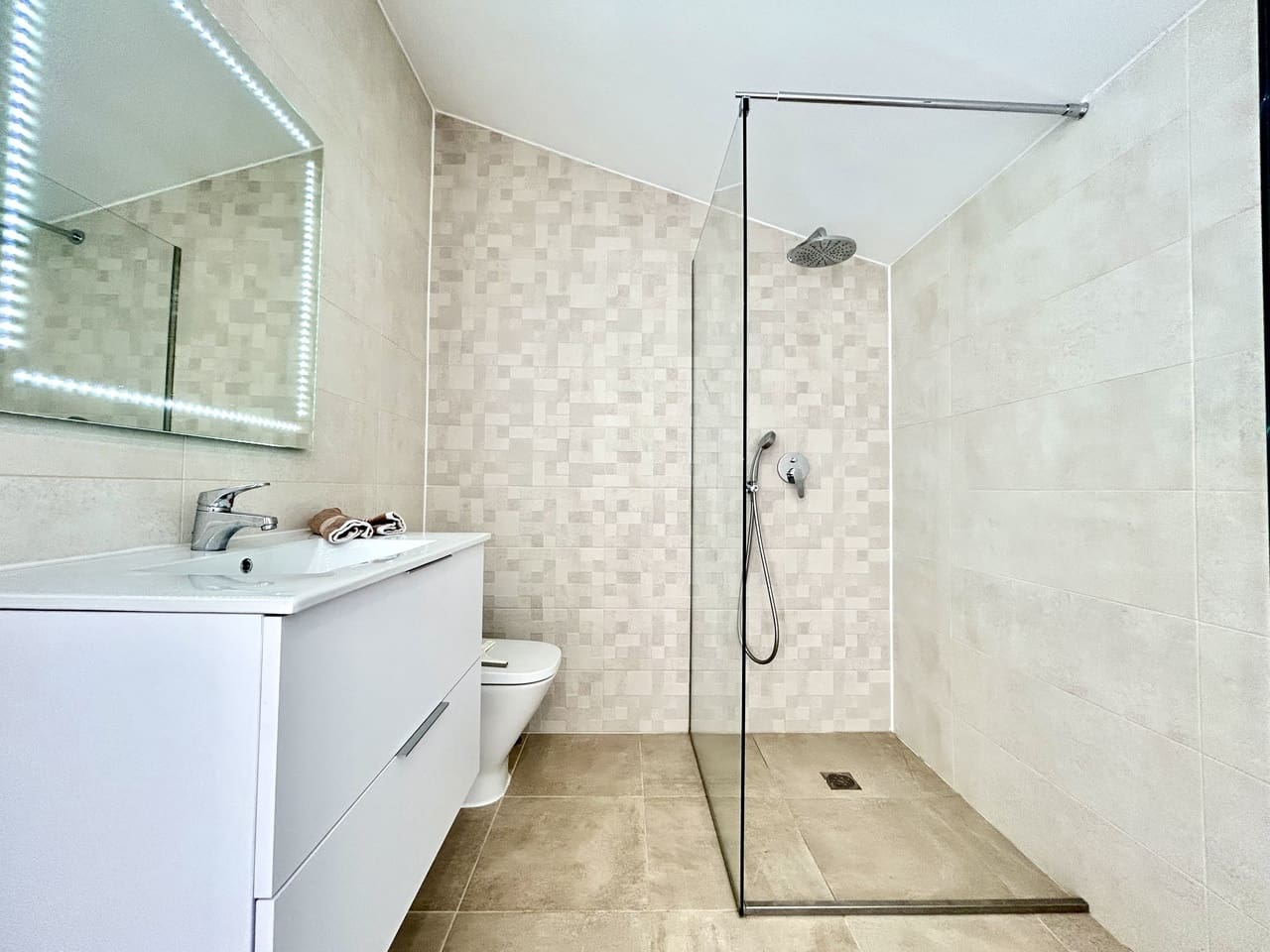 3 slaapkamer Huis te koop in Ciudad Quesada met zwembad garage - € 249.995 (Ref: 10037643)