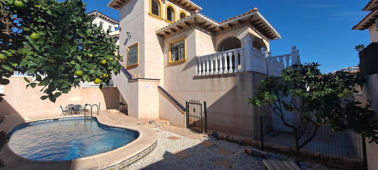 5 soverom Villa til salgs i La Zenia med svømmebasseng garasje - € 359 995 (Ref: 10042082)
