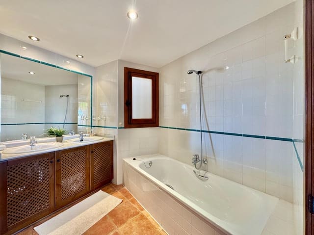 2 chambre Appartement à vendre à Torrevieja avec piscine garage - 295 000 € (Ref: 10042086)
