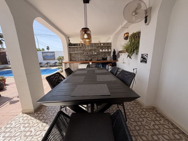 3 chambre Bungalow à vendre à San Luis, Torrevieja avec piscine - 399 900 € (Ref: 10051931)