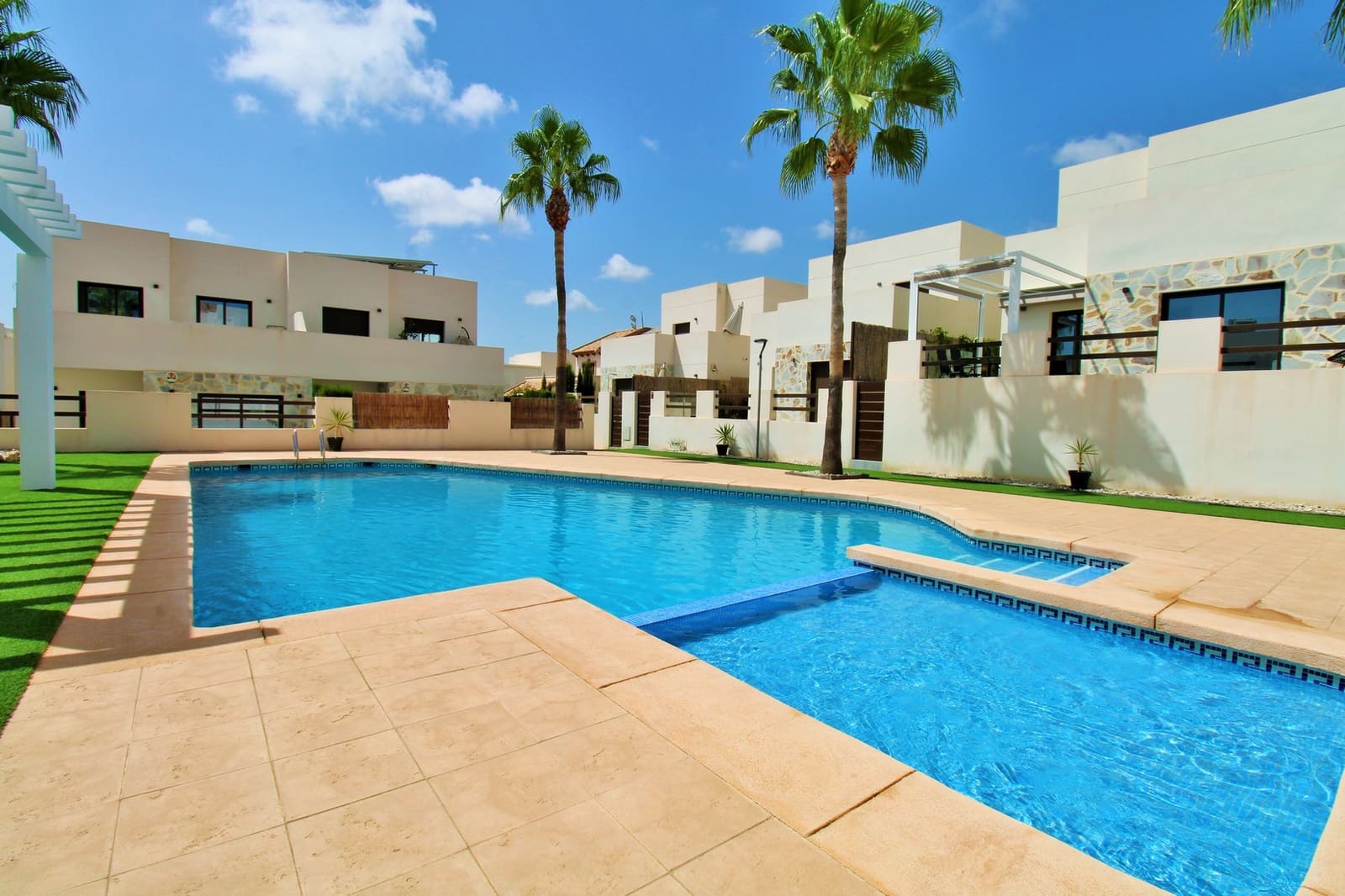3 bedroom Villa for sale in Villamartin with pool - € 354,900 (Ref: 10051936)