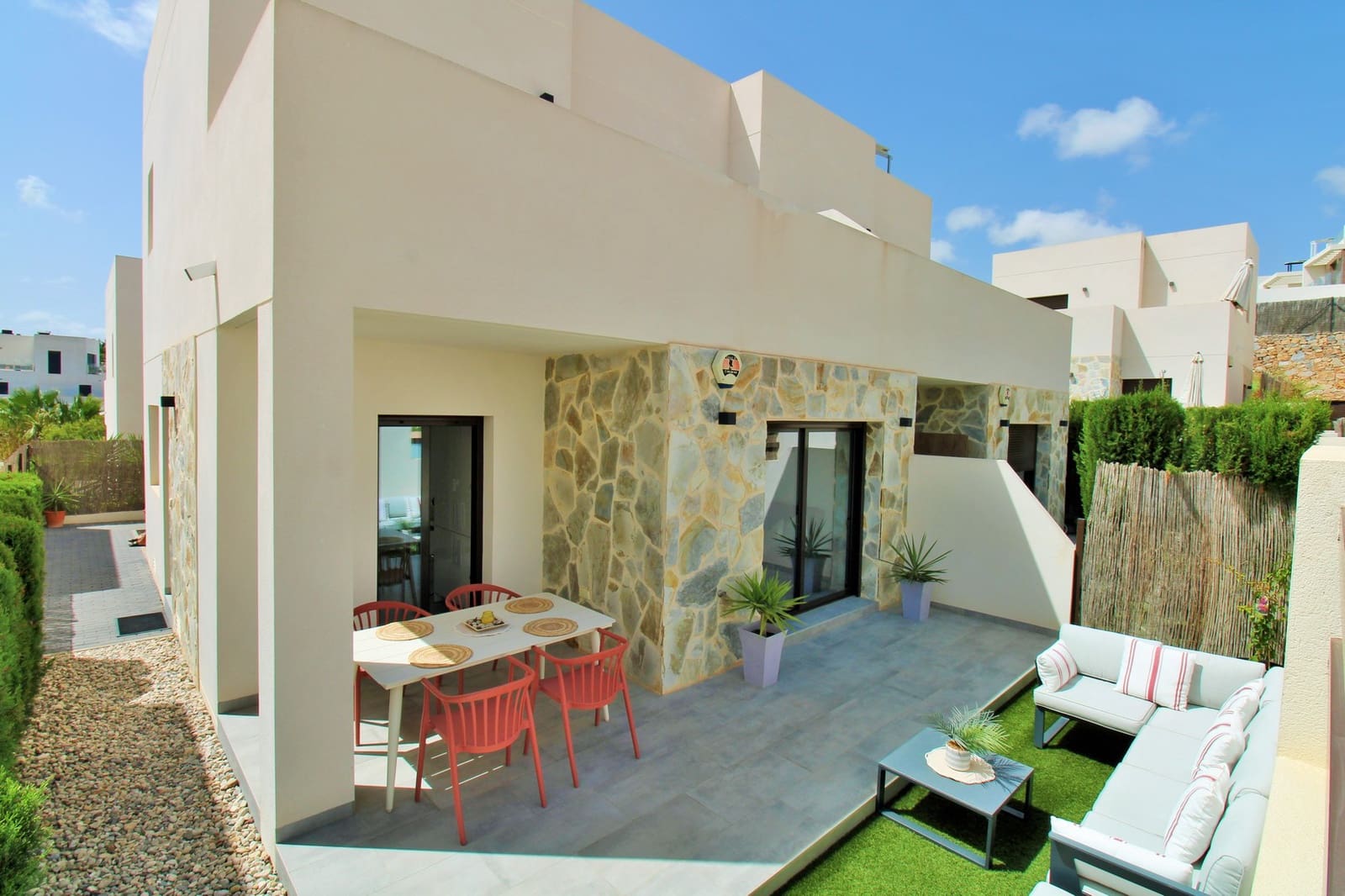 3 bedroom Villa for sale in Villamartin with pool - € 354,900 (Ref: 10051936)