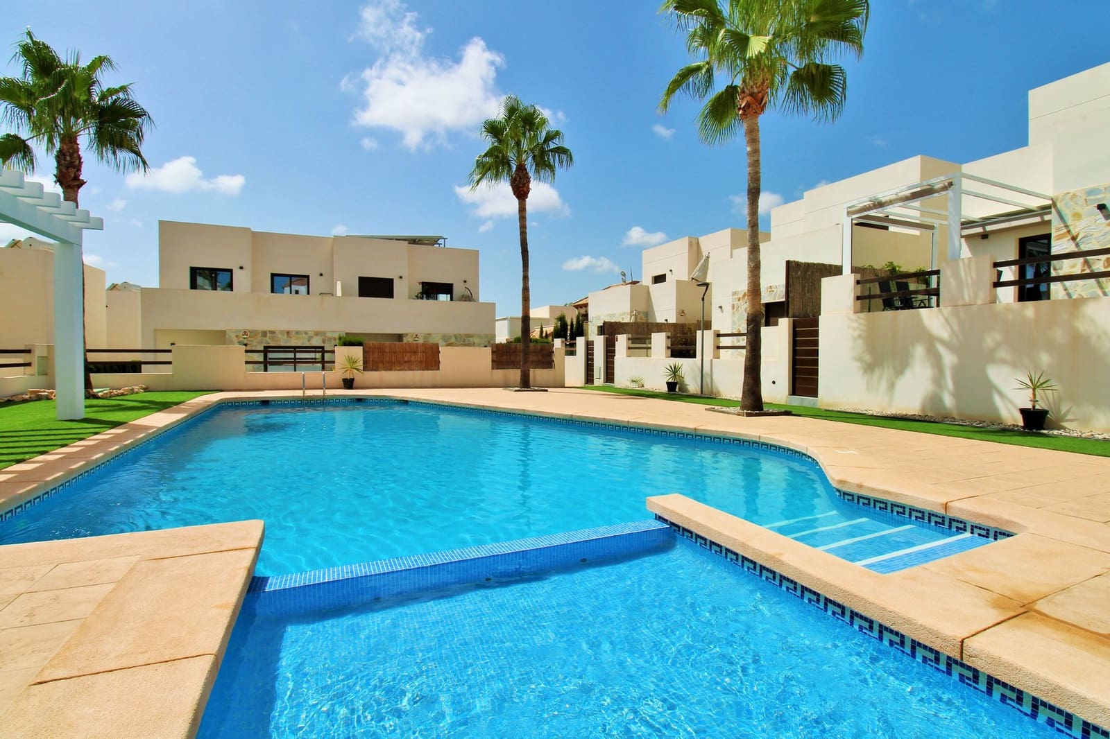 3 bedroom Villa for sale in Villamartin with pool - € 354,900 (Ref: 10051936)