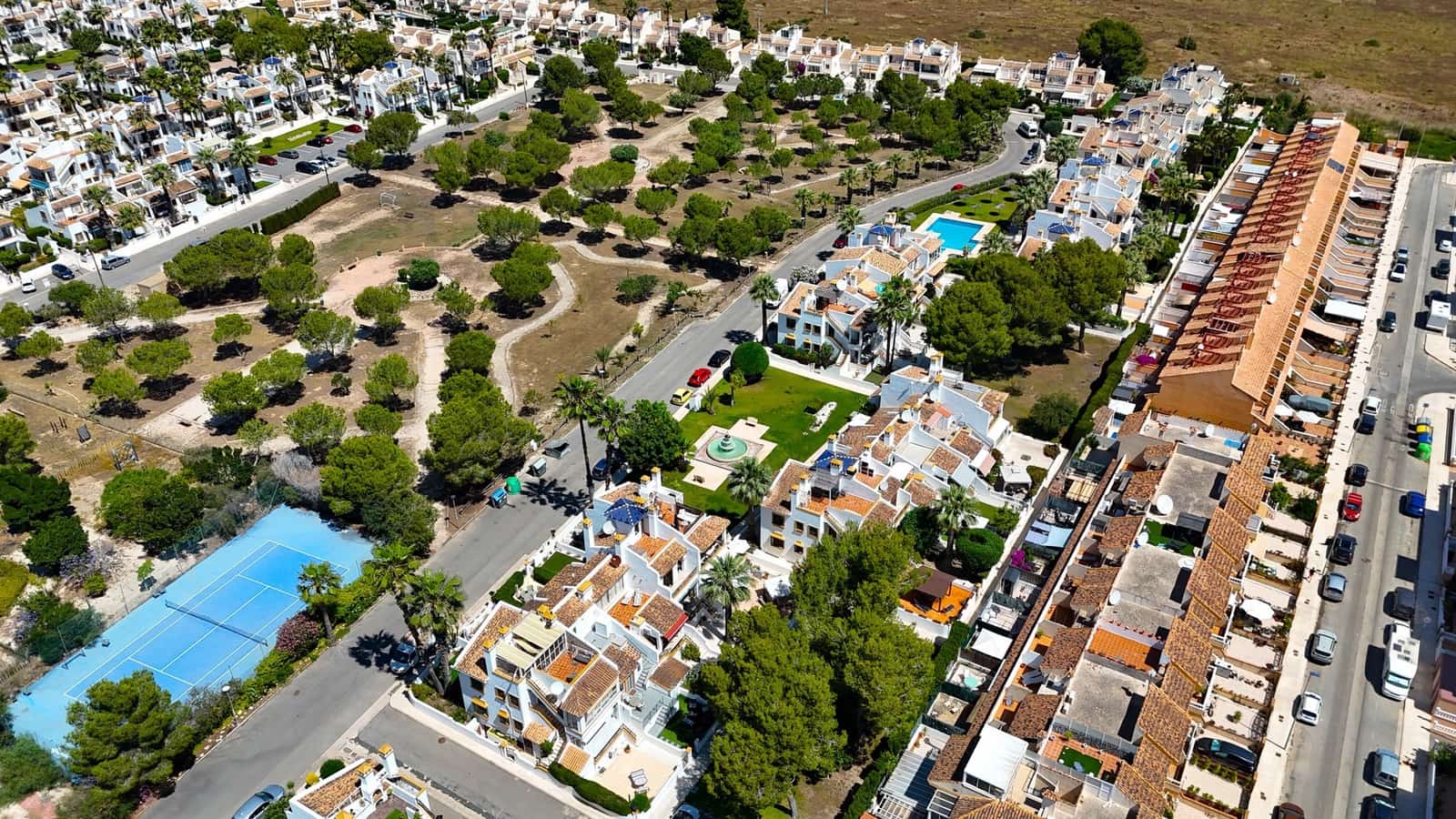 3 soveværelse Bungalow til salg i Villamartin med swimmingpool - € 275.000 (Ref: 10060746)