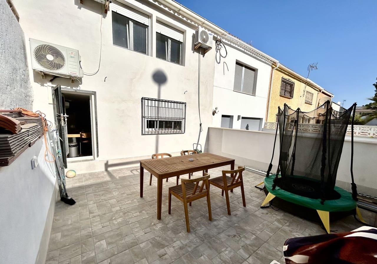 Casa de 3 habitaciones en Los Balcones en venta - 210.000 € (Ref: 10060758)