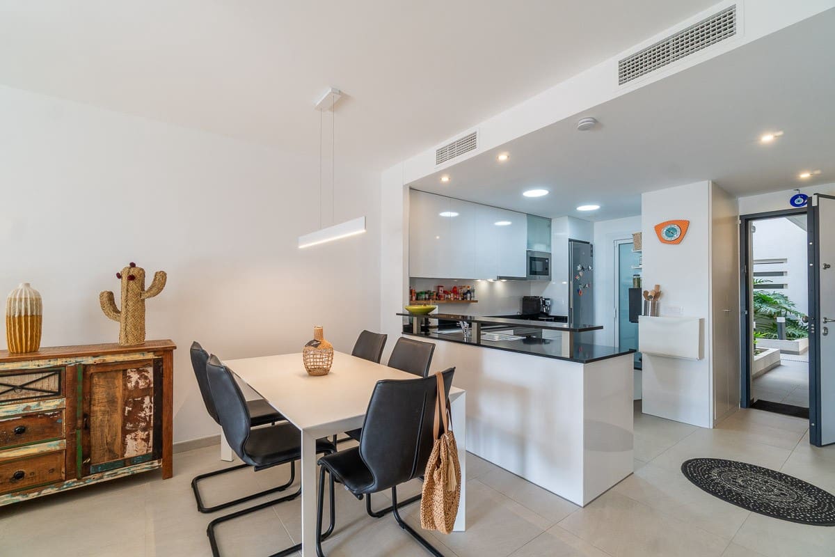 3 sypialnia Apartament na sprzedaż w Playa Flamenca z basenem garażem - 450 000 € (Ref: 10063013)