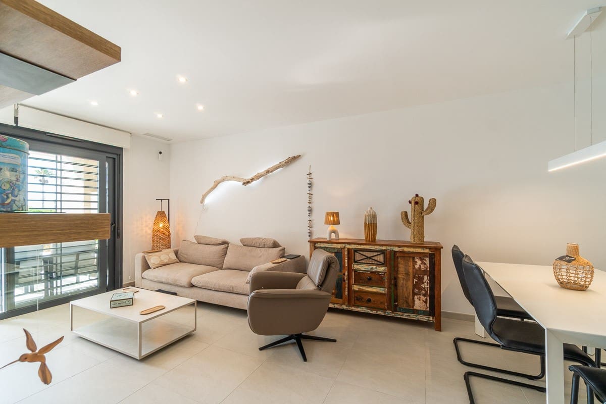 3 sypialnia Apartament na sprzedaż w Playa Flamenca z basenem garażem - 450 000 € (Ref: 10063013)