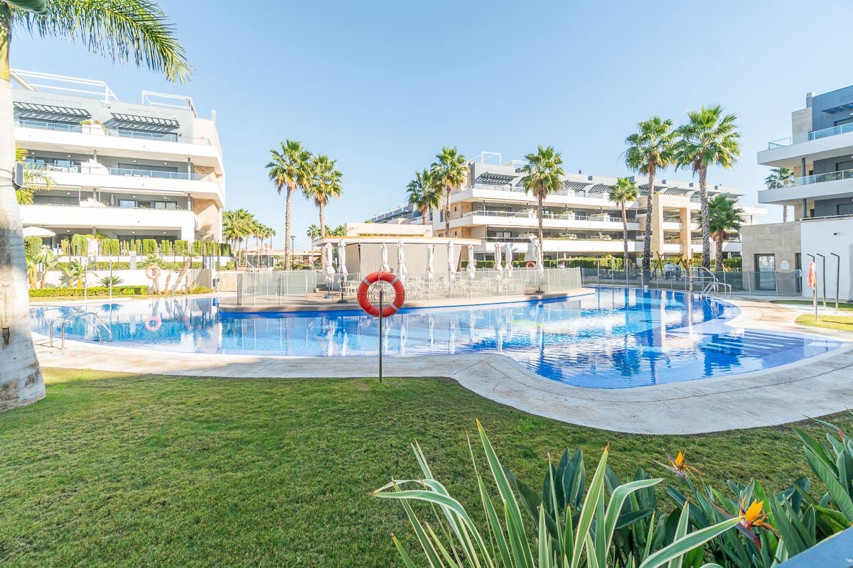 3 sypialnia Apartament na sprzedaż w Playa Flamenca z basenem garażem - 450 000 € (Ref: 10063013)
