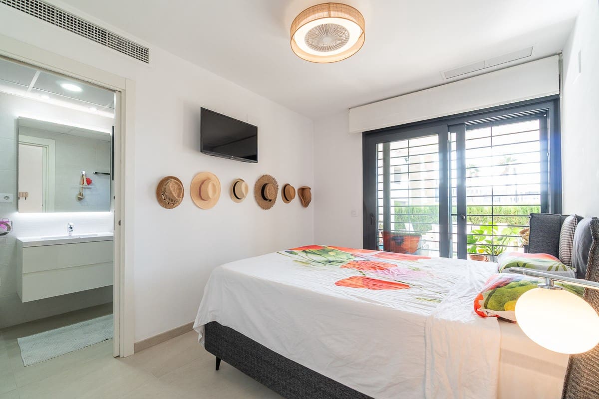 3 sypialnia Apartament na sprzedaż w Playa Flamenca z basenem garażem - 450 000 € (Ref: 10063013)