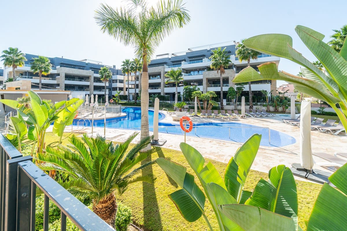 3 sypialnia Apartament na sprzedaż w Playa Flamenca z basenem garażem - 450 000 € (Ref: 10063013)