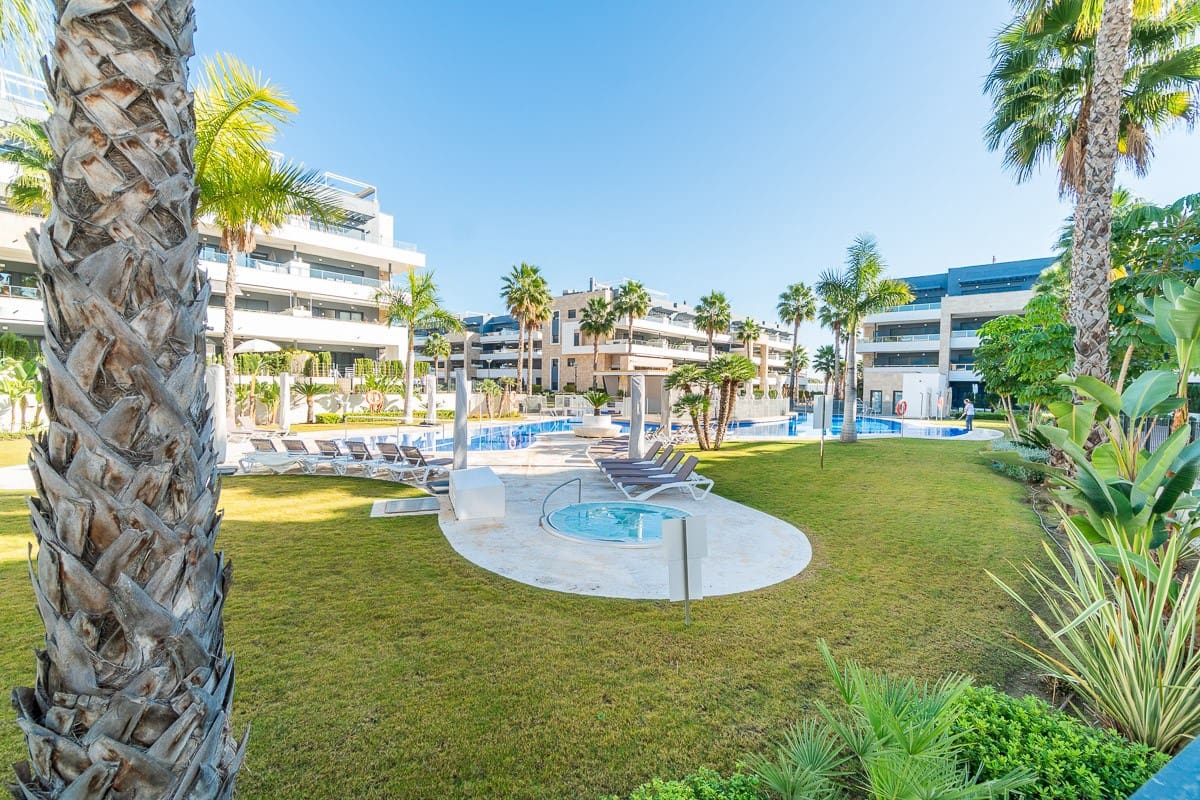 3 sypialnia Apartament na sprzedaż w Playa Flamenca z basenem garażem - 450 000 € (Ref: 10063013)