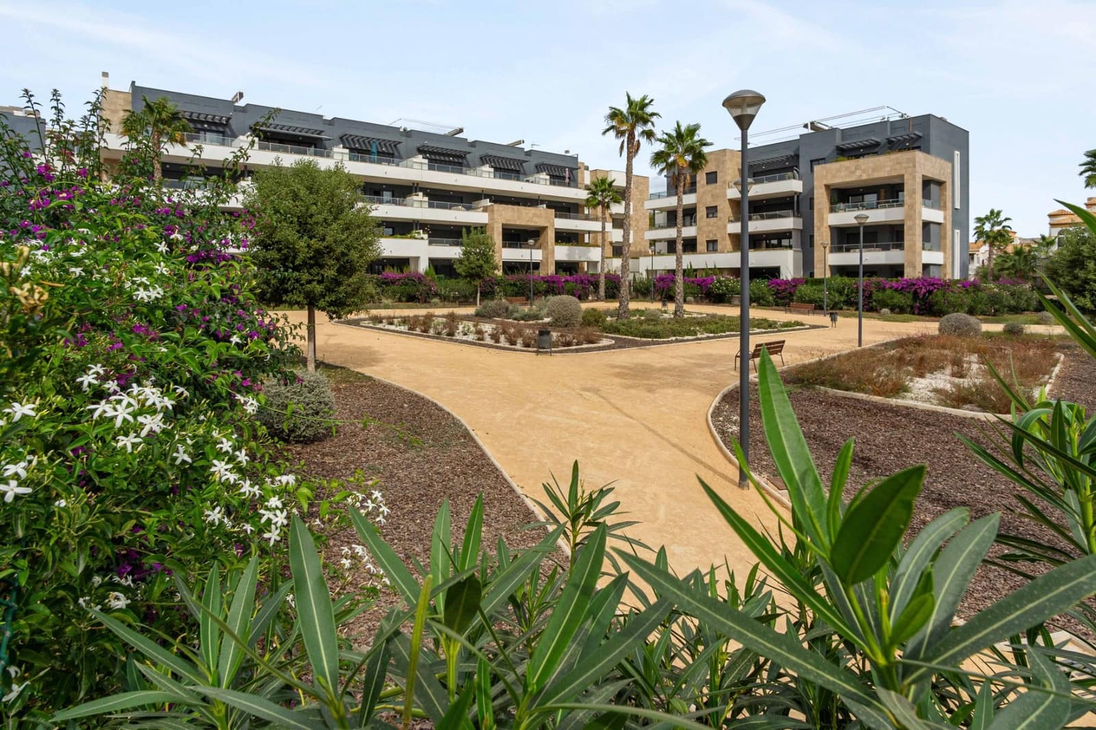 3 sypialnia Apartament na sprzedaż w Playa Flamenca z basenem garażem - 450 000 € (Ref: 10063013)
