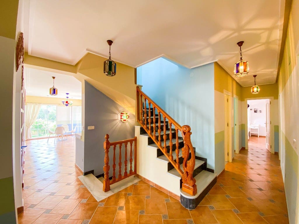 Chalet de 7 habitaciones en Villamartin en venta con piscina garaje - 1.080.000 € (Ref: 10077128)