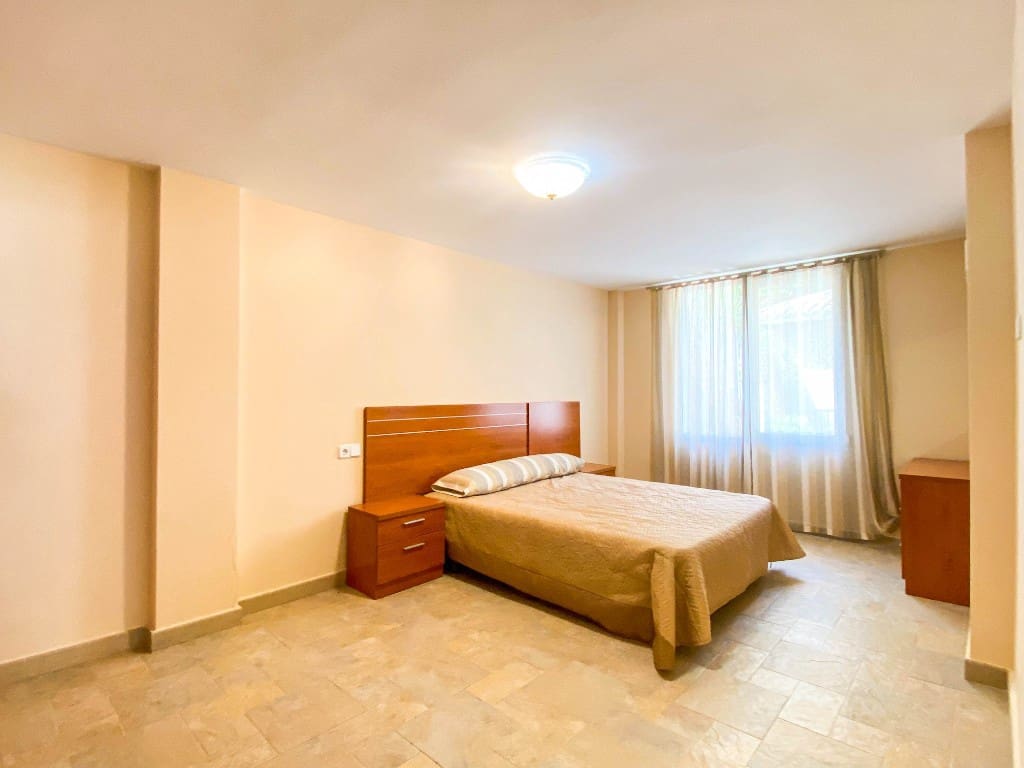 Chalet de 7 habitaciones en Villamartin en venta con piscina garaje - 1.080.000 € (Ref: 10077128)