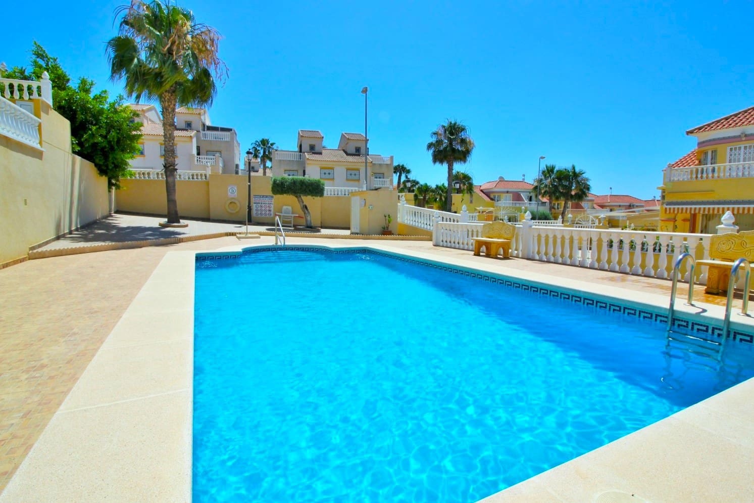2 bedroom Townhouse for sale in Villamartin with pool - € 159,900 (Ref: 10077130)