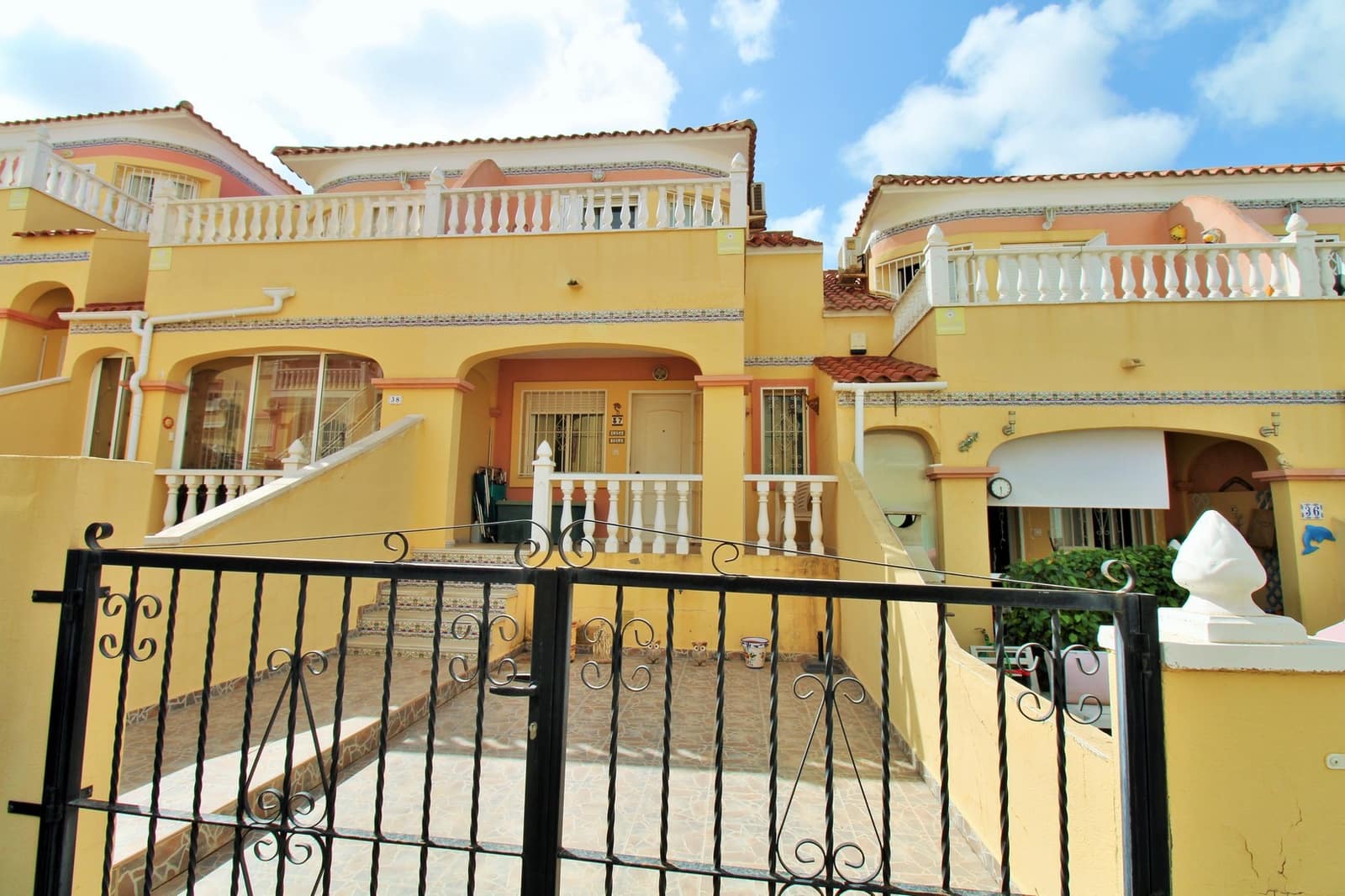 2 bedroom Townhouse for sale in Villamartin with pool - € 159,900 (Ref: 10077130)