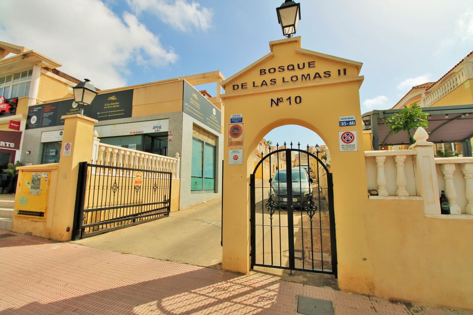 2 bedroom Townhouse for sale in Villamartin with pool - € 159,900 (Ref: 10077130)