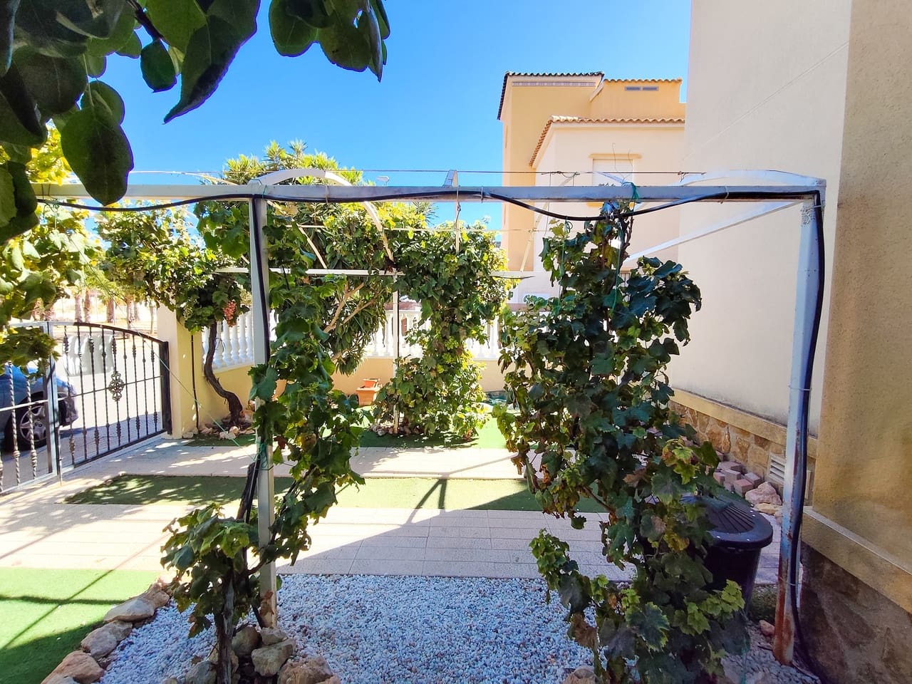 Apartamento de 2 habitaciones en Cabo Roig en venta con piscina - 215.000 € (Ref: 10079071)