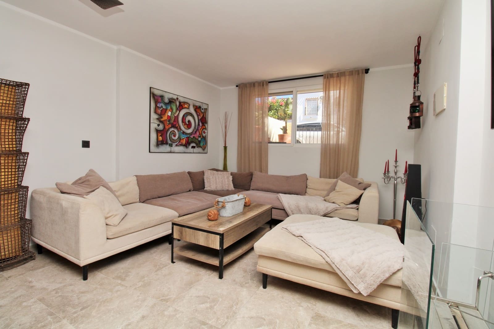 4 Zimmer Villa zu verkaufen in Villamartin mit Pool - 419.000 € (Ref: 10090014)