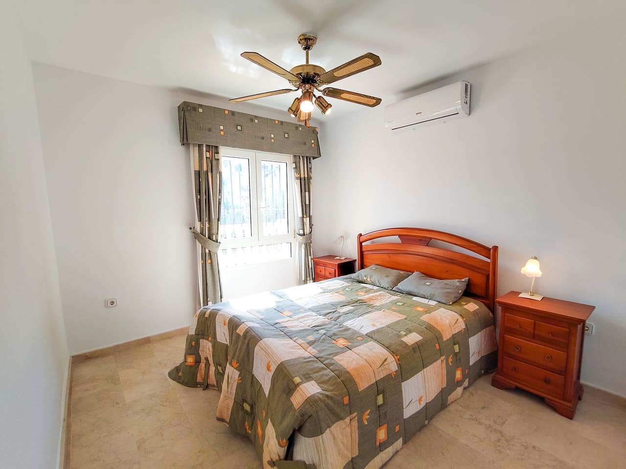 3 makuuhuone Huvila myytävänä paikassa Villamartin mukana uima-altaan 
autotalli - 430 000 € (Ref: 10090016)
