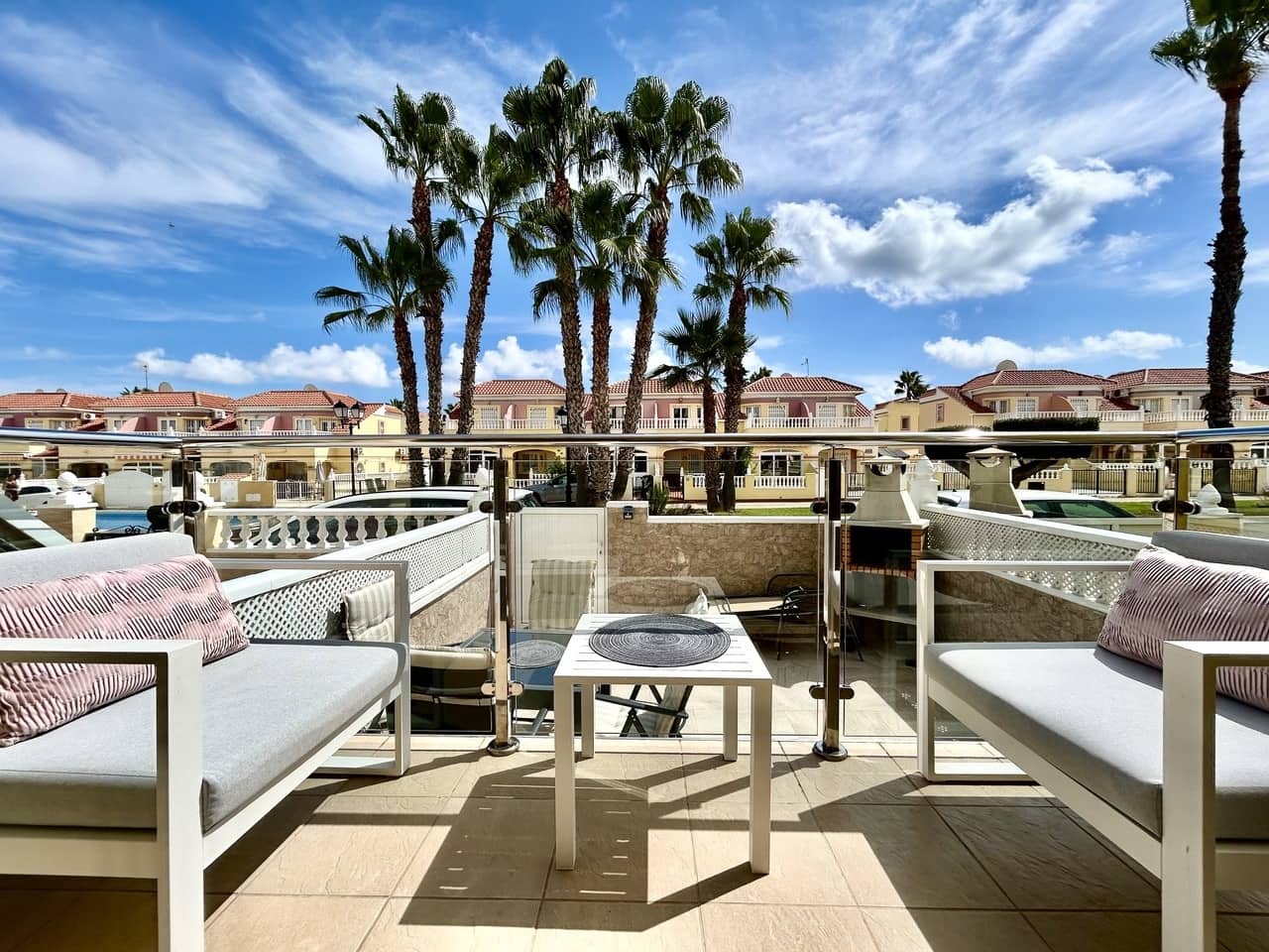 Casa de 3 habitaciones en Cabo Roig en venta con piscina garaje - 220.000 € (Ref: 10090024)