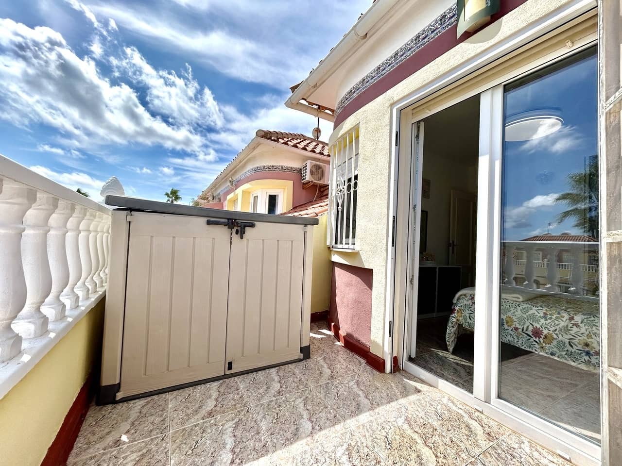 Casa de 3 habitaciones en Cabo Roig en venta con piscina garaje - 220.000 € (Ref: 10090024)