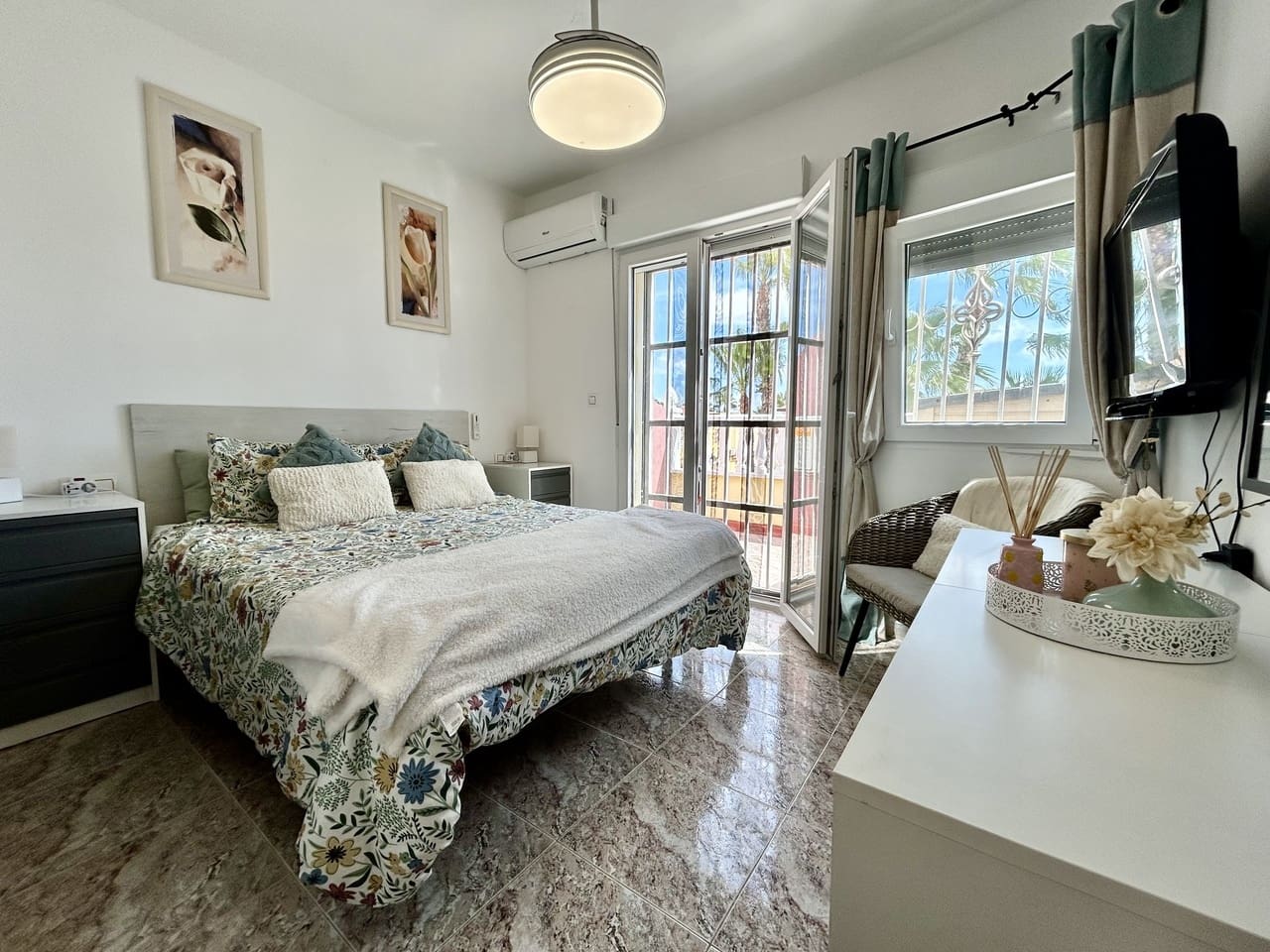 Casa de 3 habitaciones en Cabo Roig en venta con piscina garaje - 220.000 € (Ref: 10090024)