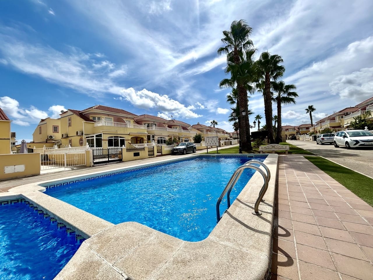 Casa de 3 habitaciones en Cabo Roig en venta con piscina garaje - 220.000 € (Ref: 10090024)