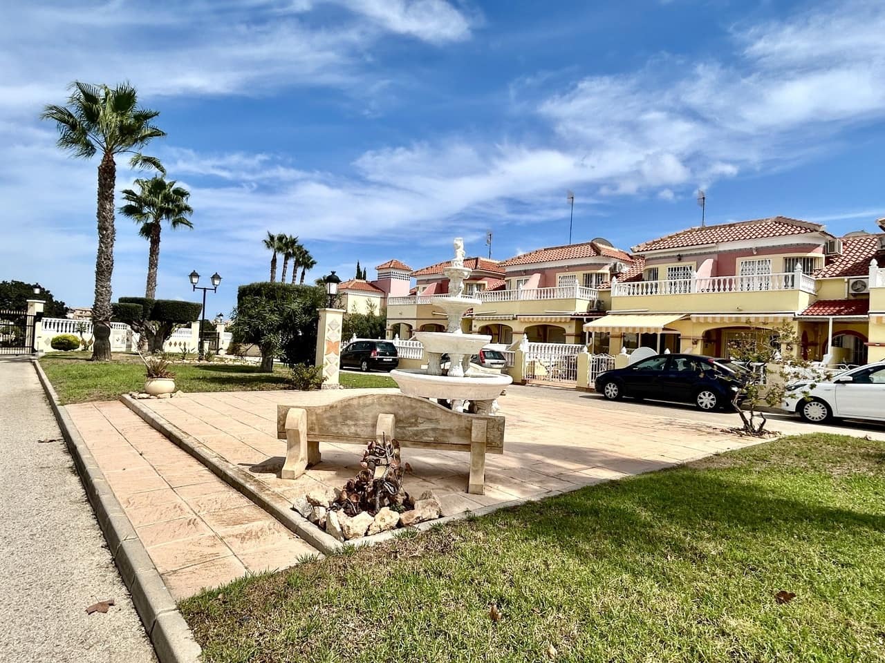 Casa de 3 habitaciones en Cabo Roig en venta con piscina garaje - 220.000 € (Ref: 10090024)