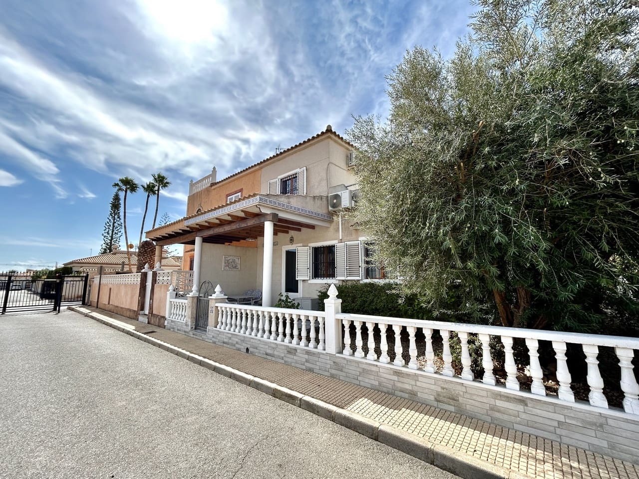 Casa de 2 habitaciones en Playa Flamenca en venta con piscina garaje - 219.500 € (Ref: 10090026)