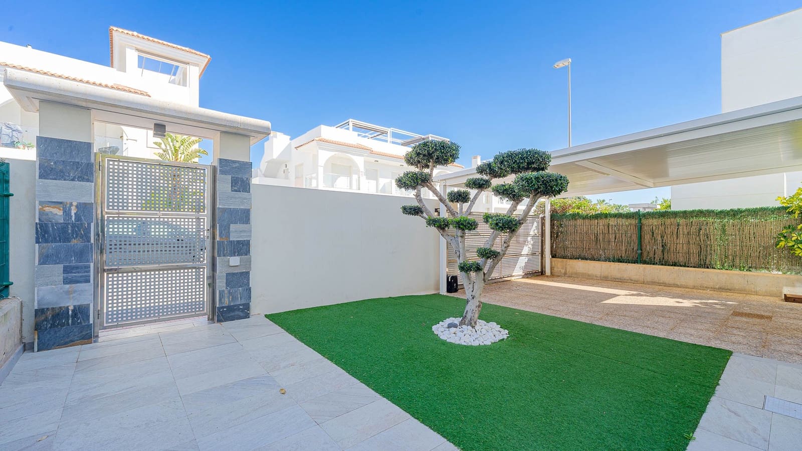 3 slaapkamer Villa te koop in Ciudad Quesada met zwembad - € 458.900 (Ref: 10094112)