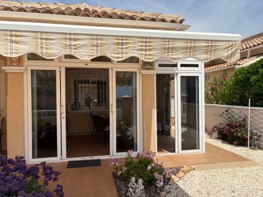 2 chambre Villa/Maison à vendre à Villamartin avec piscine - 235 000 € (Ref: 10097395)
