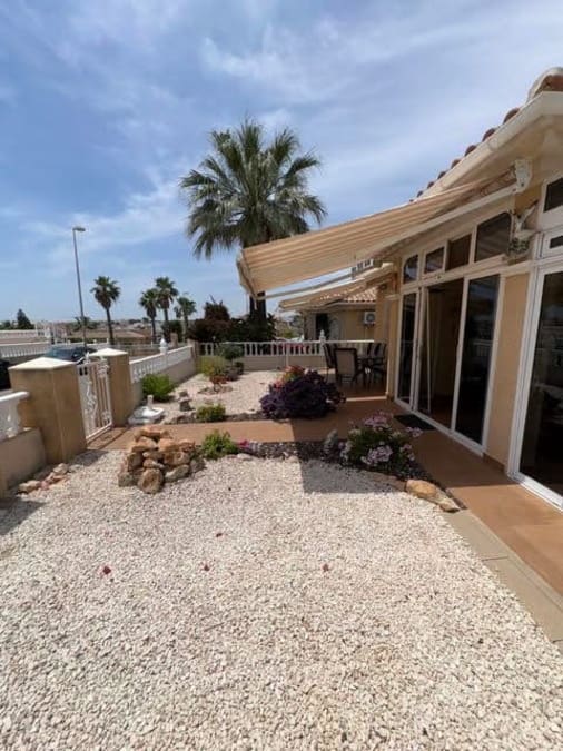 2 chambre Villa/Maison à vendre à Villamartin avec piscine - 235 000 € (Ref: 10097395)