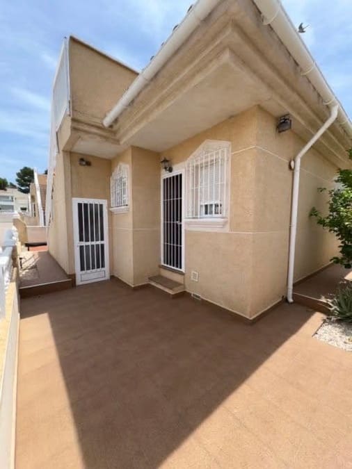 2 chambre Villa/Maison à vendre à Villamartin avec piscine - 235 000 € (Ref: 10097395)
