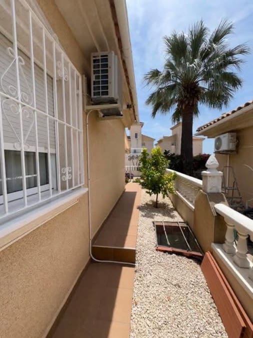 2 chambre Villa/Maison à vendre à Villamartin avec piscine - 235 000 € (Ref: 10097395)