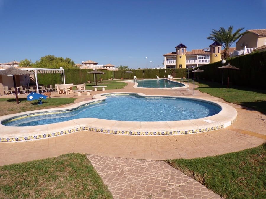 2 chambre Villa/Maison à vendre à Villamartin avec piscine - 235 000 € (Ref: 10097395)