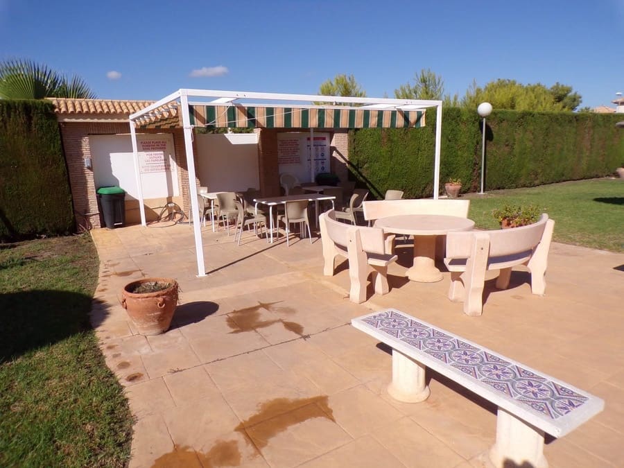 2 chambre Villa/Maison à vendre à Villamartin avec piscine - 235 000 € (Ref: 10097395)