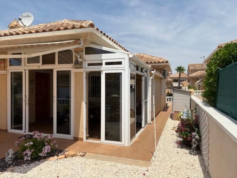 2 chambre Villa/Maison à vendre à Villamartin avec piscine - 235 000 € (Ref: 10097395)