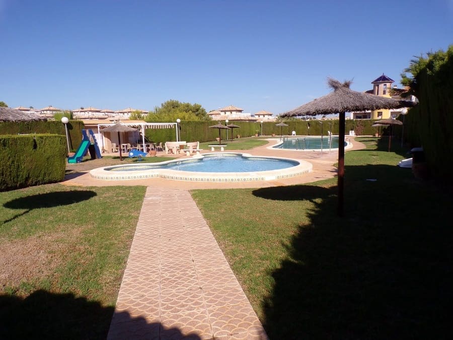 2 chambre Villa/Maison à vendre à Villamartin avec piscine - 235 000 € (Ref: 10097395)
