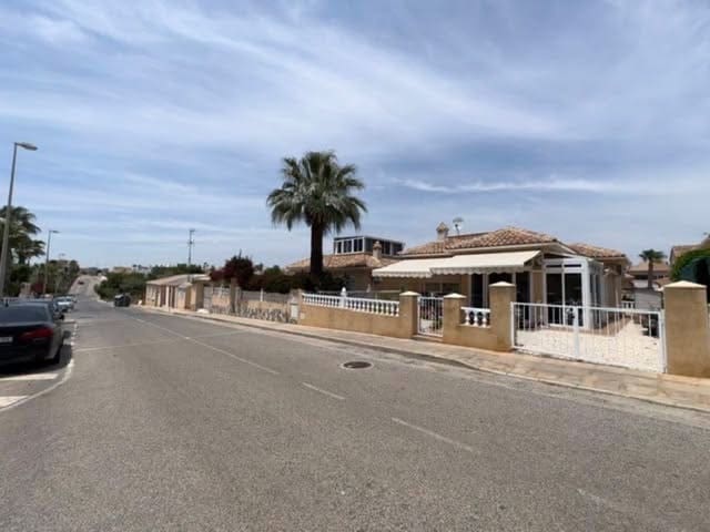 2 soveværelse Villa til salg i Villamartin, Orihuela med swimmingpool - € 235.000 (Ref: 10097395)