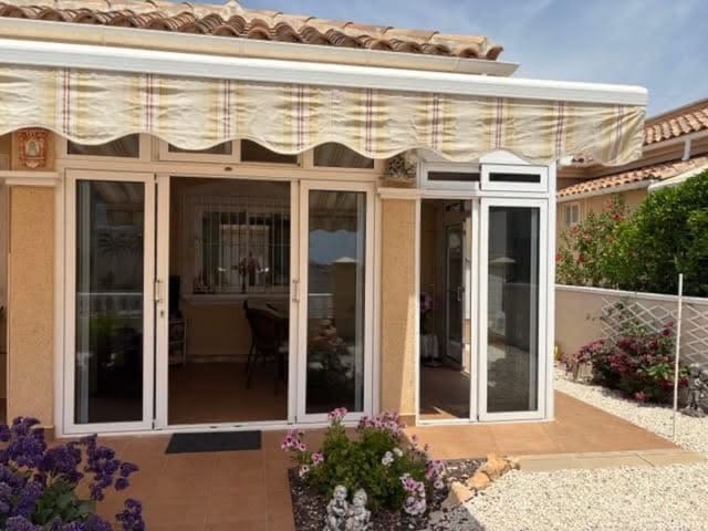 2 soveværelse Villa til salg i Villamartin, Orihuela med swimmingpool - € 235.000 (Ref: 10097395)