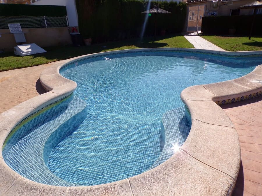 2 chambre Villa/Maison à vendre à Villamartin avec piscine - 235 000 € (Ref: 10097395)