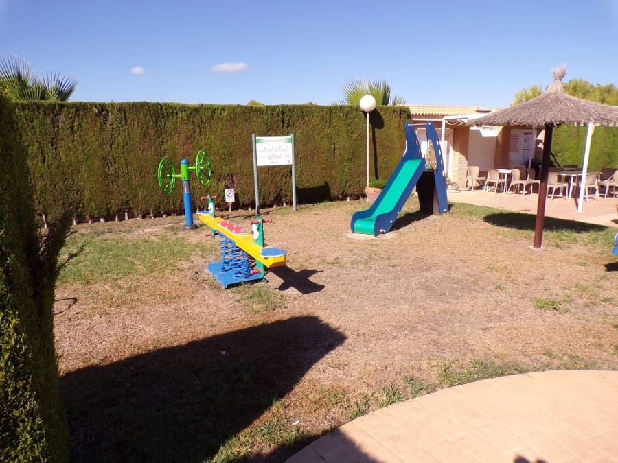 2 chambre Villa/Maison à vendre à Villamartin avec piscine - 235 000 € (Ref: 10097395)