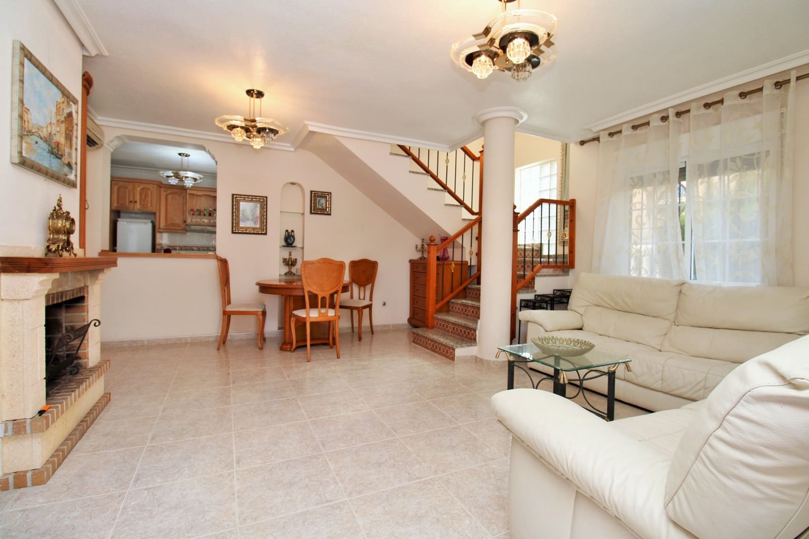 3 camera da letto Villa in vendita in Villamartin con piscina garage - 369.000 € (Rif: 10111155)