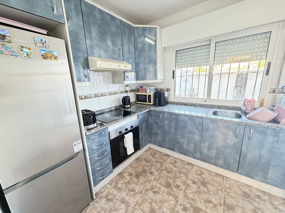 3 soveværelse Byhus til salg i La Zenia med swimmingpool - € 214.995 (Ref: 10111172)