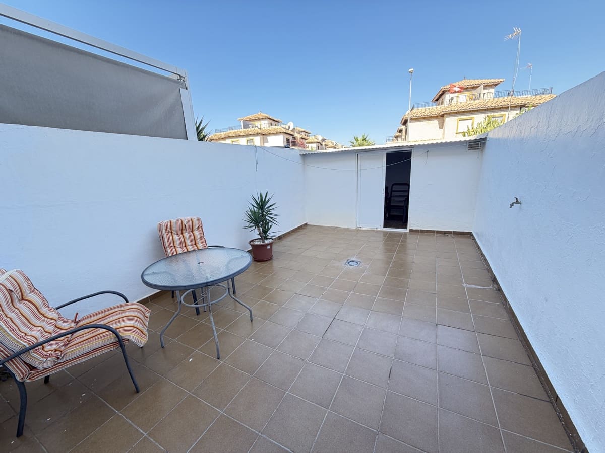 3 soveværelse Byhus til salg i La Zenia med swimmingpool - € 214.995 (Ref: 10111172)