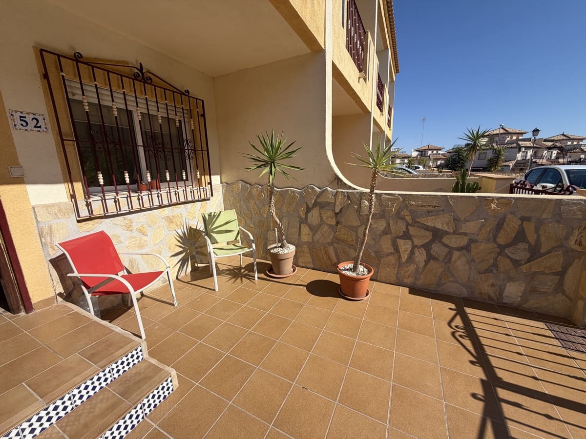 3 soveværelse Byhus til salg i La Zenia med swimmingpool - € 214.995 (Ref: 10111172)
