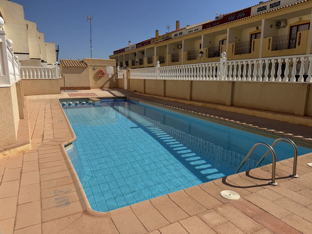 3 soveværelse Byhus til salg i La Zenia med swimmingpool - € 214.995 (Ref: 10111172)